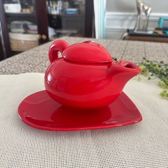 Haldun‎ Seramik Red Heart Teapot Made in Turkey and Heart Dish Made in Italy - Picture 1 of 8